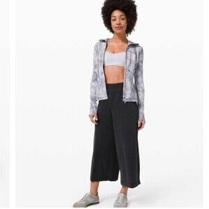 🌼Lululemon Seek Softness Mid Rise Crop pants graphite Size 8